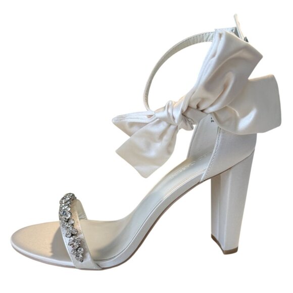 Oleg Cassini Melania Ivory Bow Detail Ankle Buckle Rhinestone Heels Size 7 NIB - Picture 3 of 13